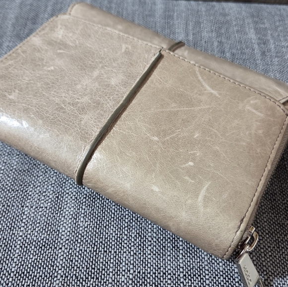 Hobo International Carson Wallet - Picture 14 of 15